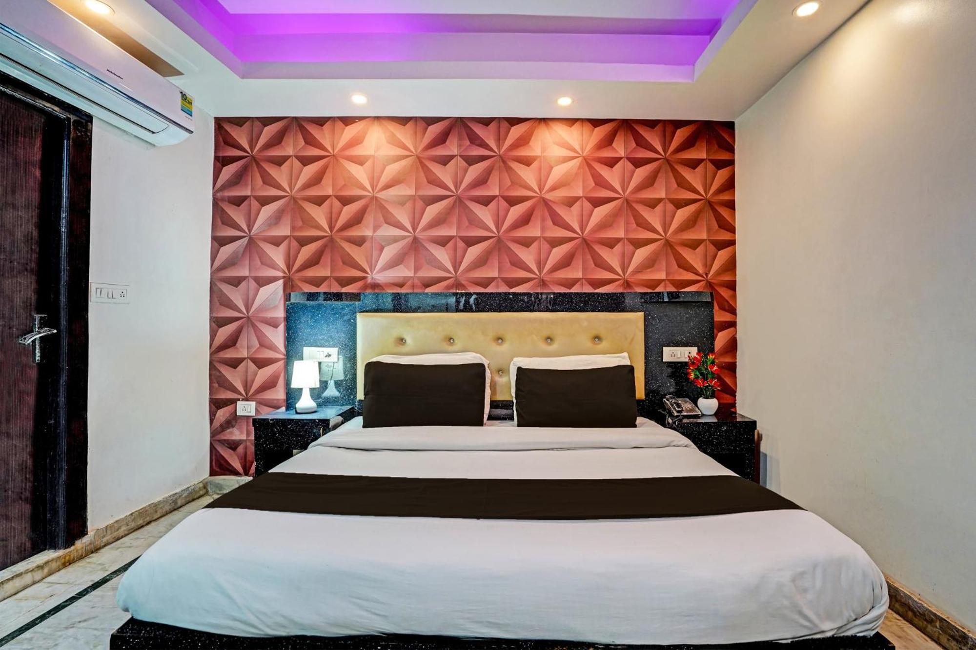 Hotel Collection O Noida Saffron Exterior foto