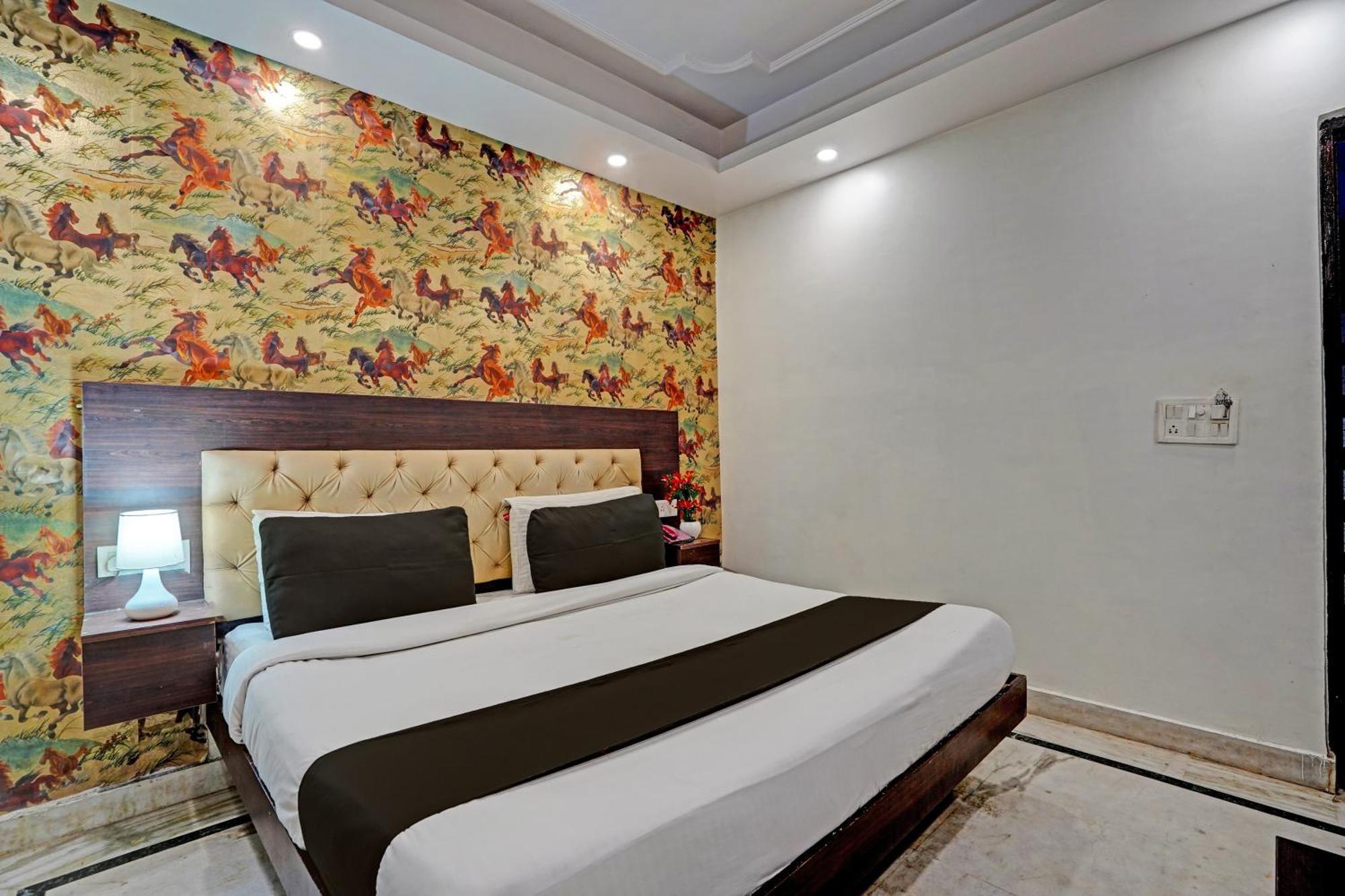 Hotel Collection O Noida Saffron Exterior foto