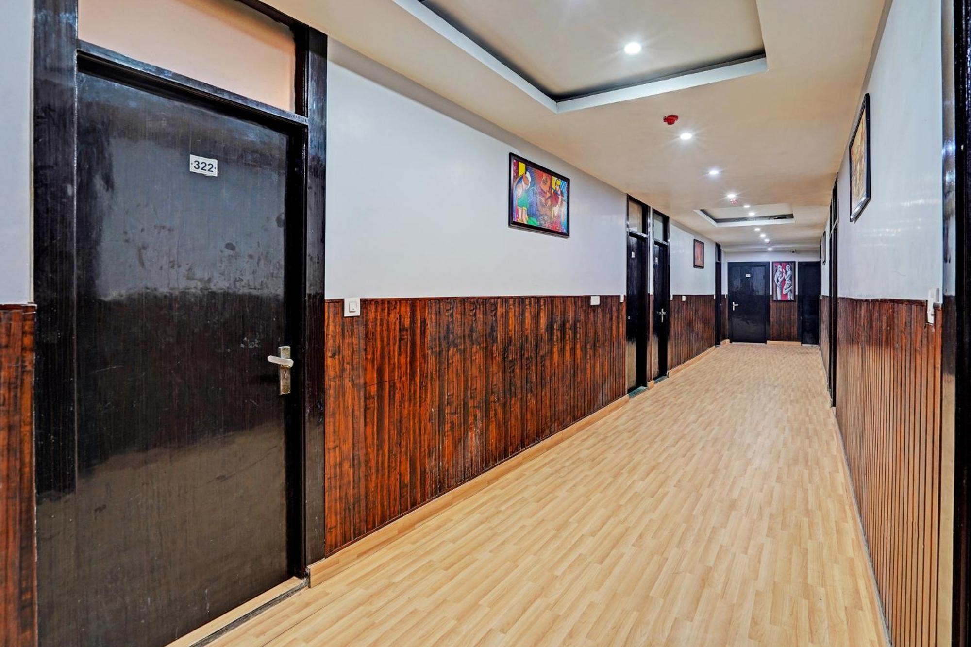 Hotel Collection O Noida Saffron Exterior foto