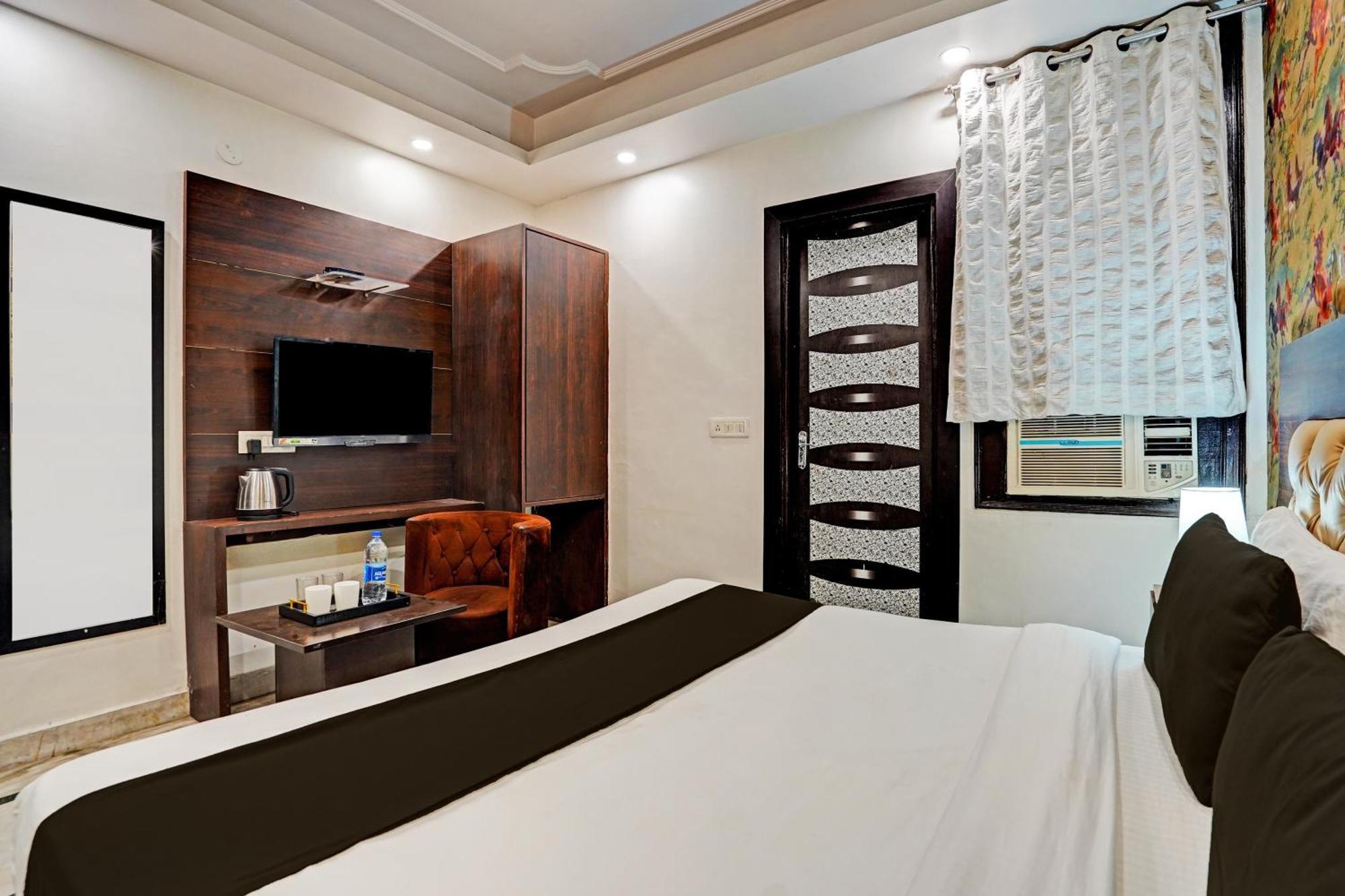 Hotel Collection O Noida Saffron Exterior foto